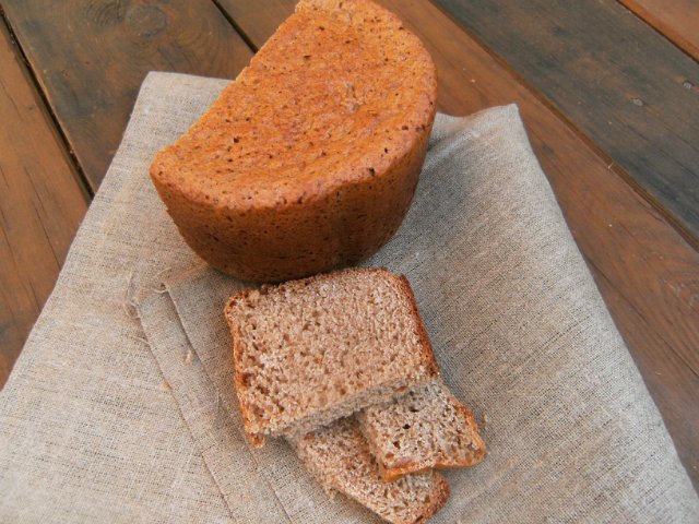 Bork. Wholemeal bread with sesame seeds.