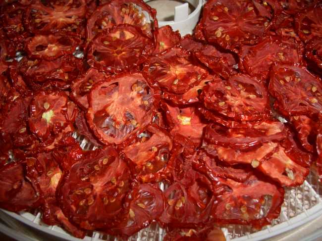 Dried tomatoes (tomato chips)